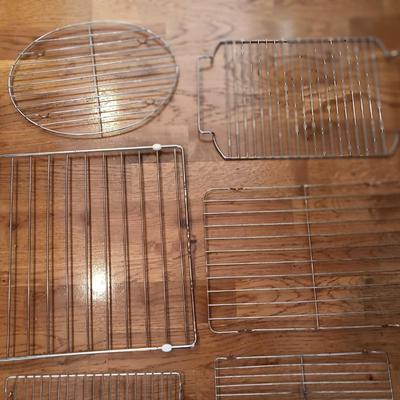 Cooling racks of all sizes and a Pyrex glass cake dish