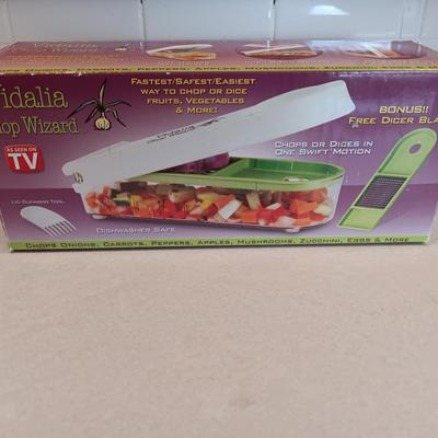 Vidalia chop wizard Chop or dice fruits, vegetables, and more