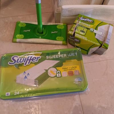 Swiffer sweeper wet mop with swiffer pads