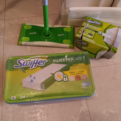 Swiffer sweeper wet mop with swiffer pads