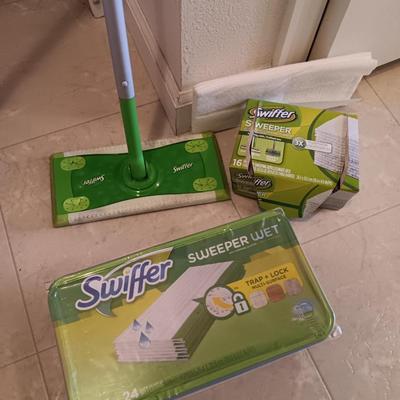 Swiffer sweeper wet mop with swiffer pads