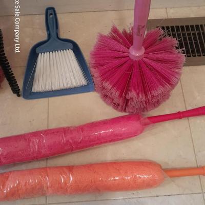 Dusting tools and dust pans