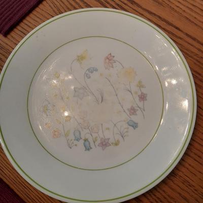 Corelle corningware dish set - plates - platter - mugs & saucers