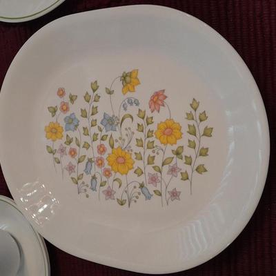 Corelle corningware dish set - plates - platter - mugs & saucers