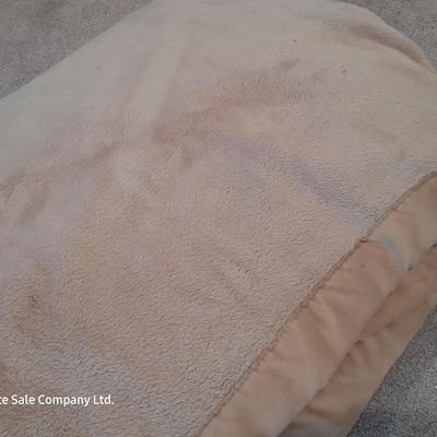 Queen size VERY SOFT Berkshire blanket