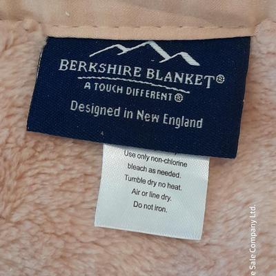 Queen size VERY SOFT Berkshire blanket