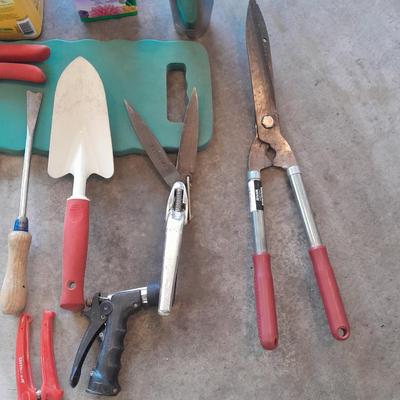 Gardening hand tools - shovel - trimmers - plant foods - weed pick - Knee pad and more