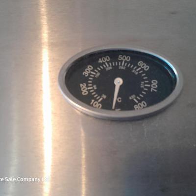Nice Stainless Brinkman grill with propane bottle and cover