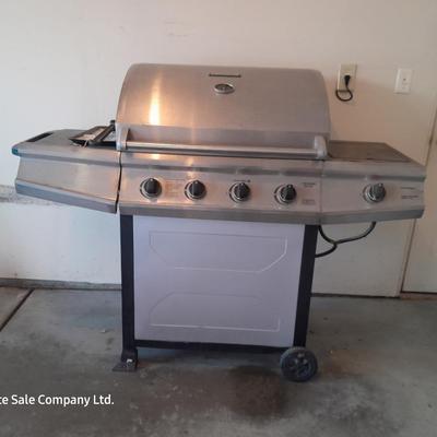 Nice Stainless Brinkman grill with propane bottle and cover