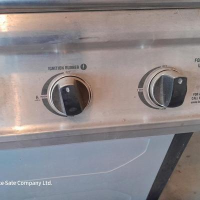 Nice Stainless Brinkman grill with propane bottle and cover