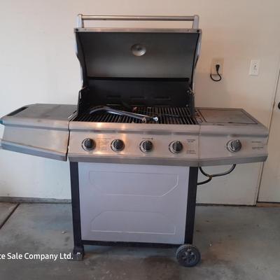 Nice Stainless Brinkman grill with propane bottle and cover