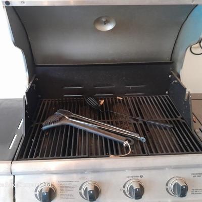 Nice Stainless Brinkman grill with propane bottle and cover