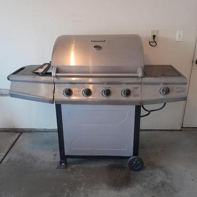 Nice Stainless Brinkman grill with propane bottle and cover