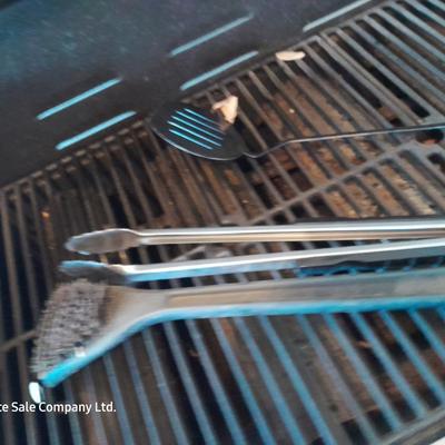 Nice Stainless Brinkman grill with propane bottle and cover