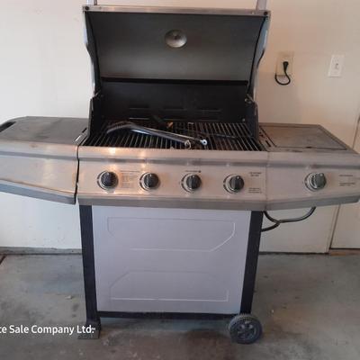 Nice Stainless Brinkman grill with propane bottle and cover