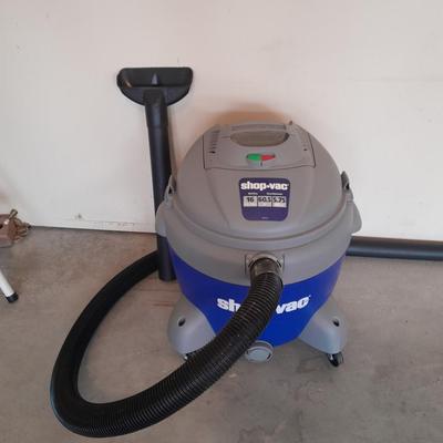 16 gallon Shop Vac Wet / Dry Vac with drain in base