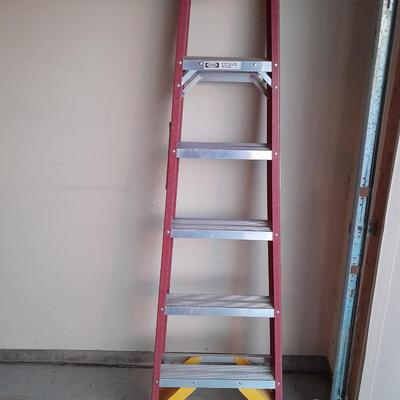 Nice 6 foot Fiberglass Werner Ladder