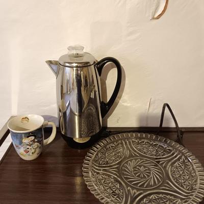 Vintage complete chrome Farberware Superfast fully automatic electric coffee pot with glass platter and coffee mug