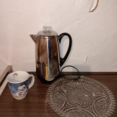Vintage complete chrome Farberware Superfast fully automatic electric coffee pot with glass platter and coffee mug