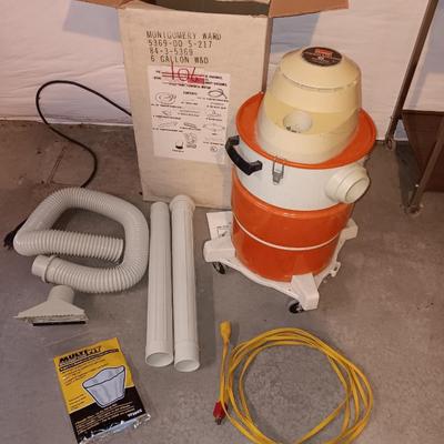 Vintage RETRO metal Montgomery Wards 6 gallon wet & dry vacuum cleaner with attachments