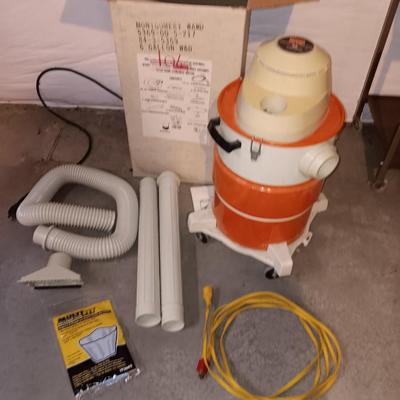 Vintage RETRO metal Montgomery Wards 6 gallon wet & dry vacuum cleaner with attachments