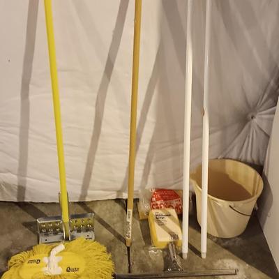 Cleaning tools - squeegee - Quickie sweeper - sponges - reusable handles and more