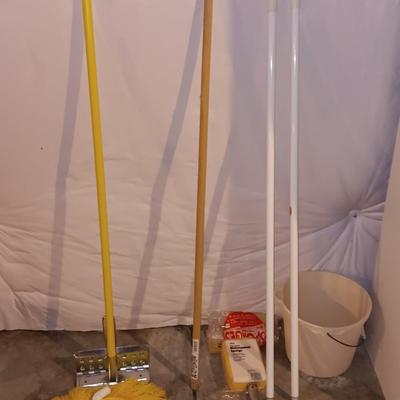 Cleaning tools - squeegee - Quickie sweeper - sponges - reusable handles and more