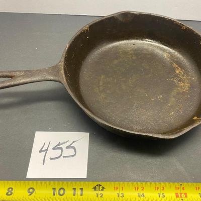 7G2 Cast Iron Skillet
