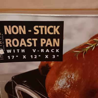Innovations New Non stick roast pan with V rack with large plastic platter