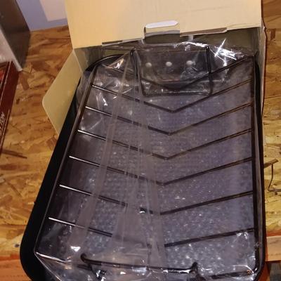 Innovations New Non stick roast pan with V rack with large plastic platter