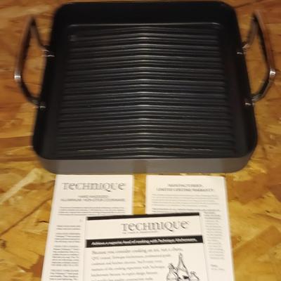 11" x 11" Technique hard anodized Aluminum non-stick cookware