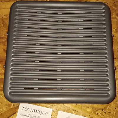 11" x 11" Technique hard anodized Aluminum non-stick cookware