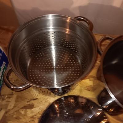 Stock pot with strainer insert and lid