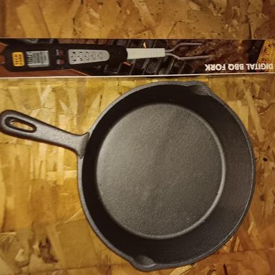 10" Cast Iron skillet with digital BBQ fork