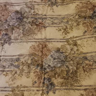 JC Penny home collection floral Queen-Sized bedding set with curtains and pillow shams