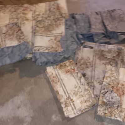 JC Penny home collection floral Queen-Sized bedding set with curtains and pillow shams