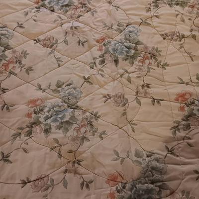 Queen sized floral comforter with Pillow shams