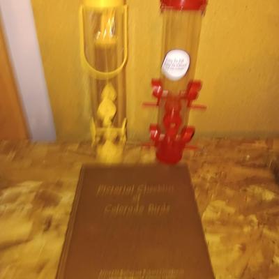 Hardback Pictural checklist of Colorado Birds Alfred M. Balley with two bird feeders