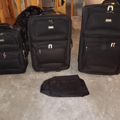 Nice nesting 3-piece PROTOCOL suitcase set with pull along handles - 3 different sizes.