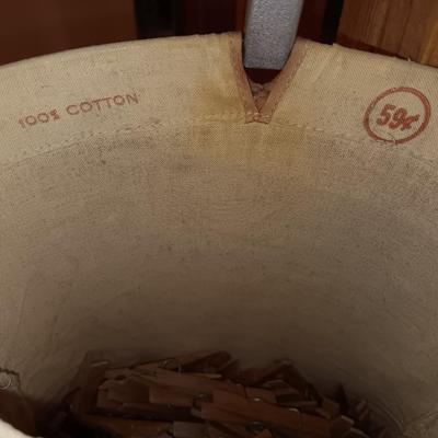 RARE Antique 100% cotton Champion stay open clothespin bag.