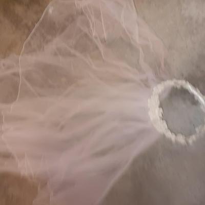 Vintage wedding dress with veil - pearl floral design button down back BEAUTIFUL