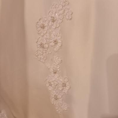 Vintage wedding dress with veil - pearl floral design button down back BEAUTIFUL