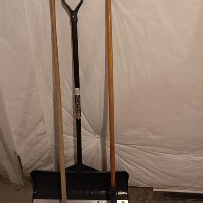 Yard & Garden tools - snow shovel - edger - hoe