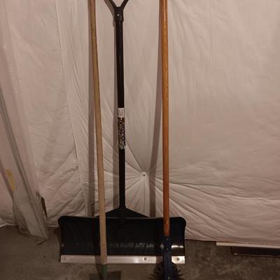 Yard & Garden tools - snow shovel - edger - hoe