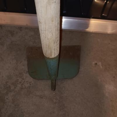 Yard & Garden tools - snow shovel - edger - hoe