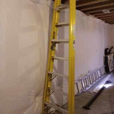 Nice Werner 8' fiberglass ladder