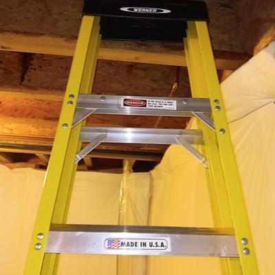 Nice Werner 8' fiberglass ladder