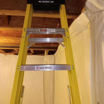 Nice Werner 8' fiberglass ladder