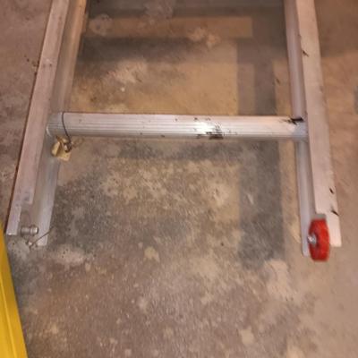 16-foot Aluminum extension ladder
