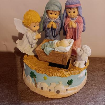 Jim Shores "Bethlehem's star" Nativity star figurine and San Fransico Music box Nativity with rocking Jesus